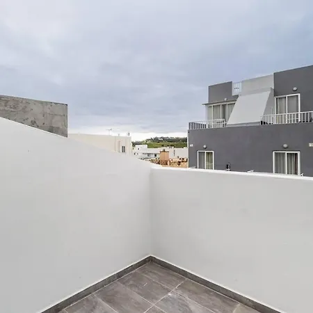 Penthouse In St. Paul'S Bay Apartment Exterior photo